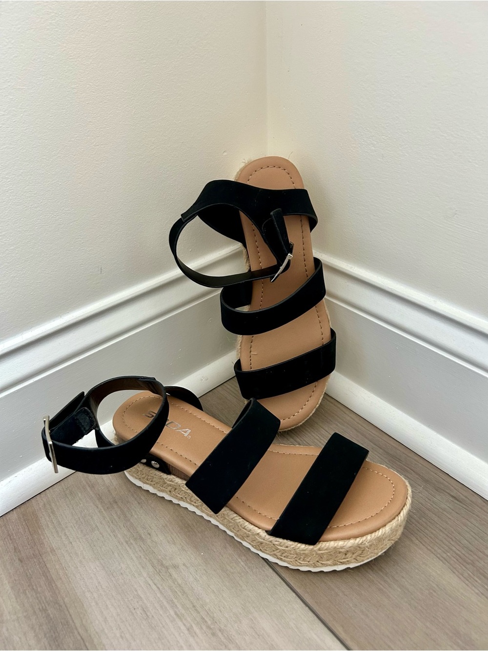 SODA Women's Black Strappy Buckle Espadrille Platform Sandals Size 6.5M